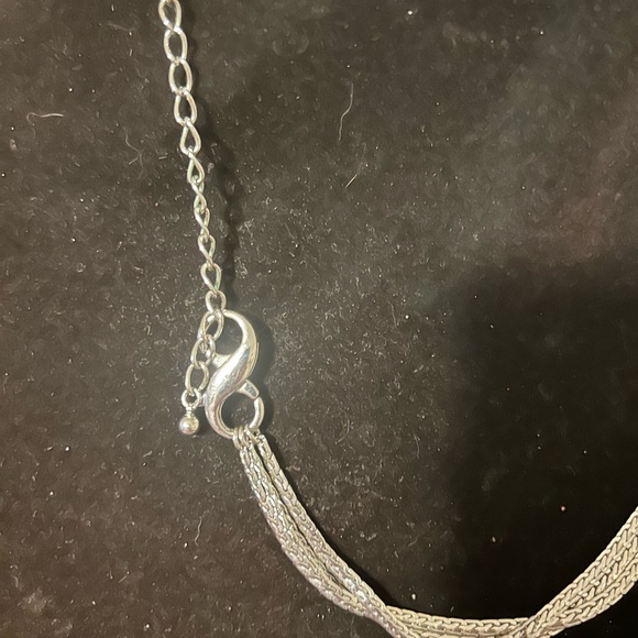 Elegant Lia Sophia Silver Necklace - Picture 4 of 9